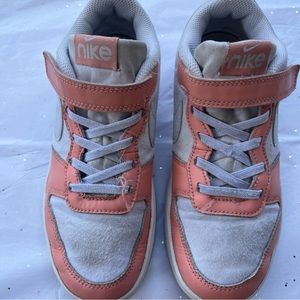 White & Pink/ Salmon Nike girls little kid court Borough 2 LowTop Sneakers